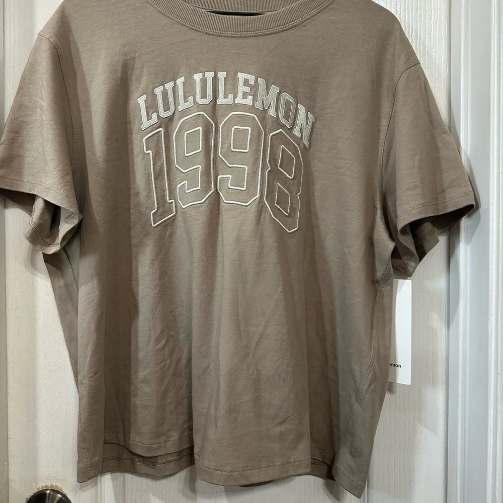 lululemon athletica 1998 Tee - Picture 2 of 3
